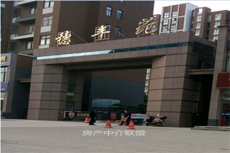 羊山新六大街贰号公馆电梯复式房送100平房宽景大阳台